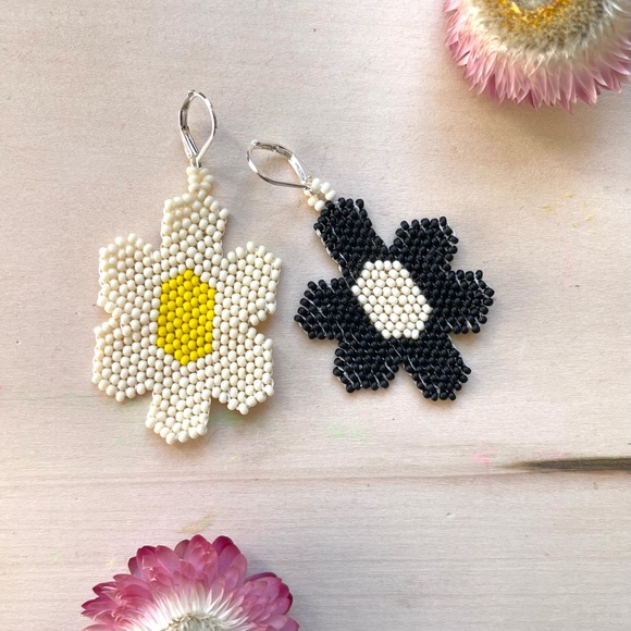 HANDMADE GLASS EARRINGS | Daisy vs Daisy Small Batch Handwoven Earrings - Picture 3 of 7